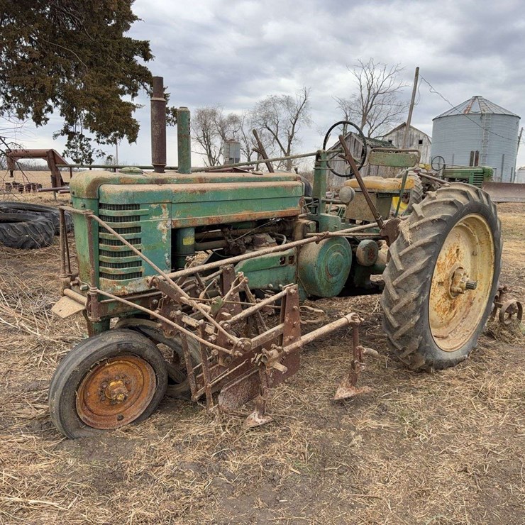 JOHN DEERE B