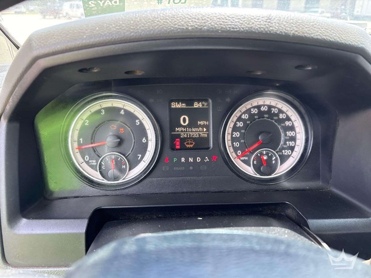 2018-dodge-3500-image-16