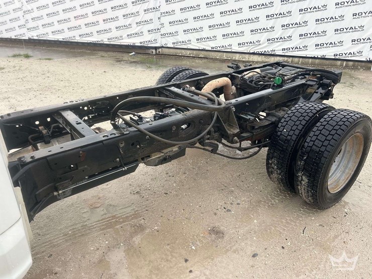 2017-ford-f550-image-15