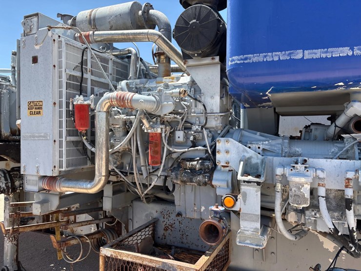 2010-caterpillar-c13-image-12