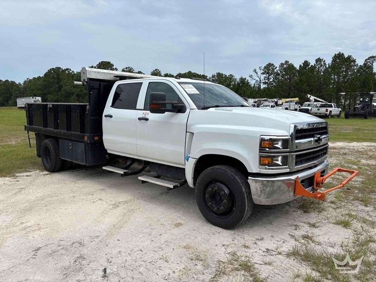 2022-chevrolet-silverado-6500hd-image-2