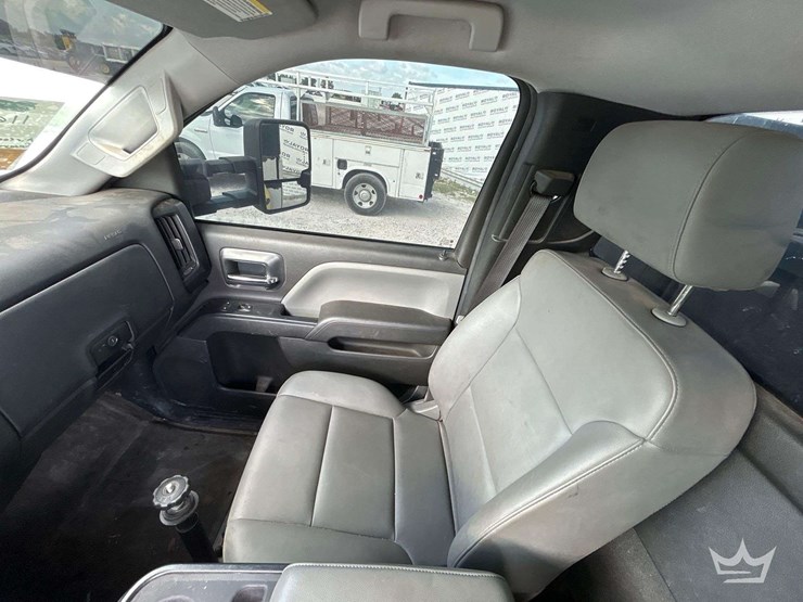 2022-chevrolet-silverado-5500hd-image-18