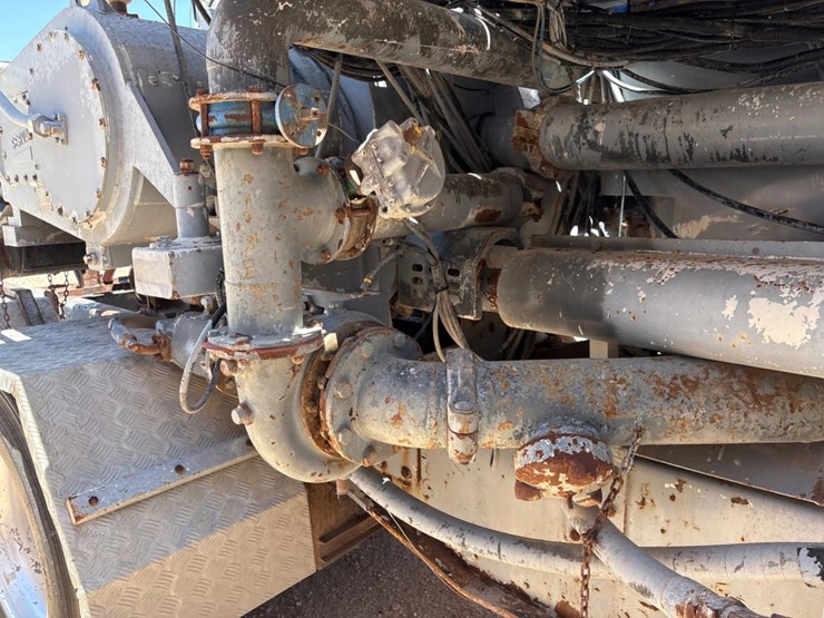 2010-caterpillar-c13-image-16