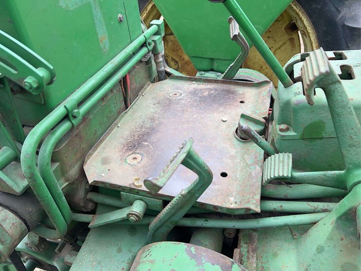 john-deere-520-image-28