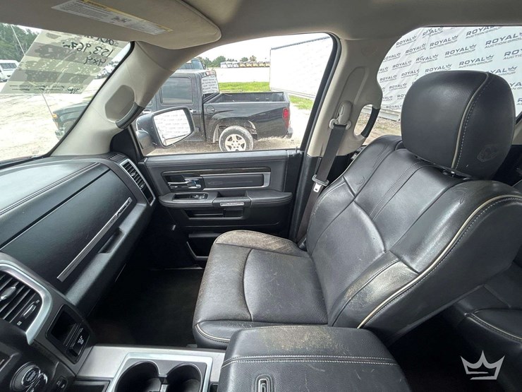 2015-dodge-1500-image-21