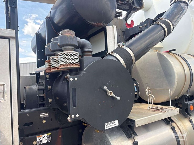 2016-kenworth-t880-image-19