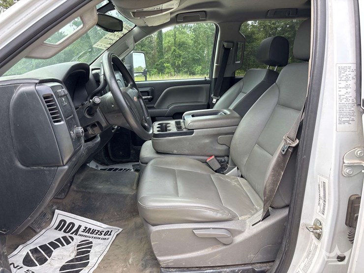 2022-chevrolet-silverado-6500hd-image-30