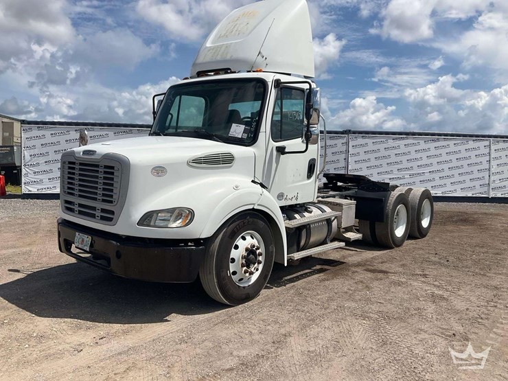 2013-freightliner-m2-112-t/a-wet-kit-day-cab-truck-tractor-image-1