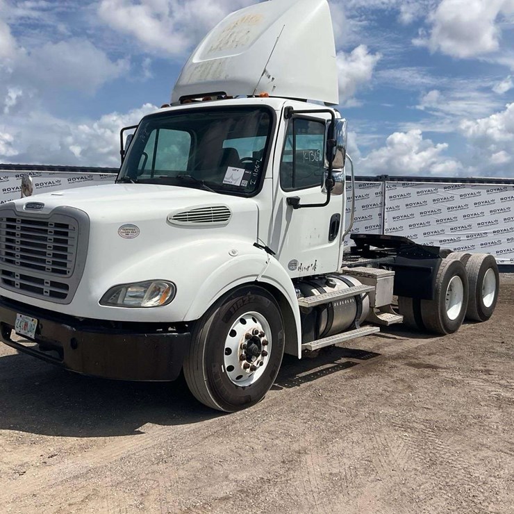 2013 Freightliner M2 112 T/A Wet Kit Day Cab Truck Tractor
