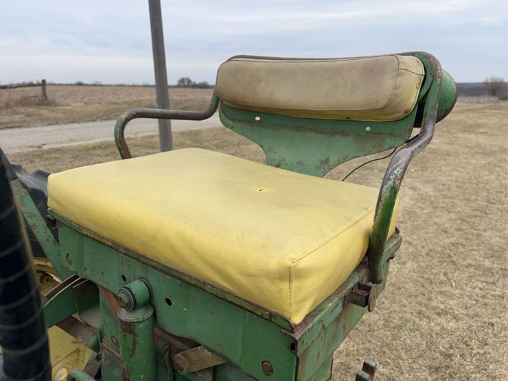 john-deere-520-image-51