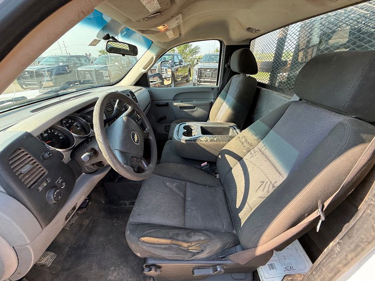 2010-chevrolet-silverado-3500hd-image-13
