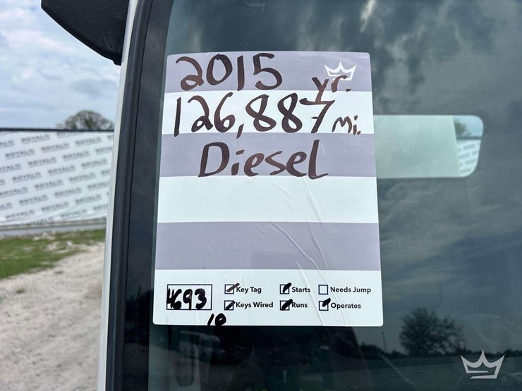 2015-isuzu-npr-image-34