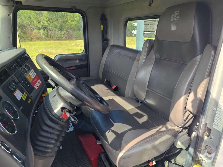 2016-kenworth-t370-image-40
