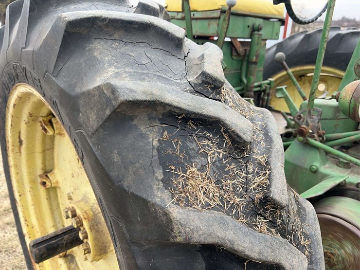 john-deere-520-image-33