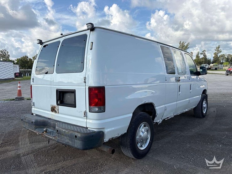 2011-ford-e250-image-3
