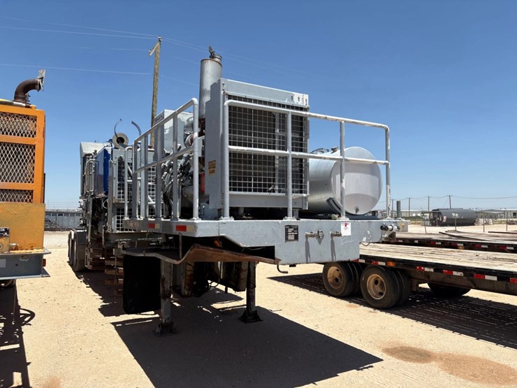 2010-caterpillar-c13-image-2