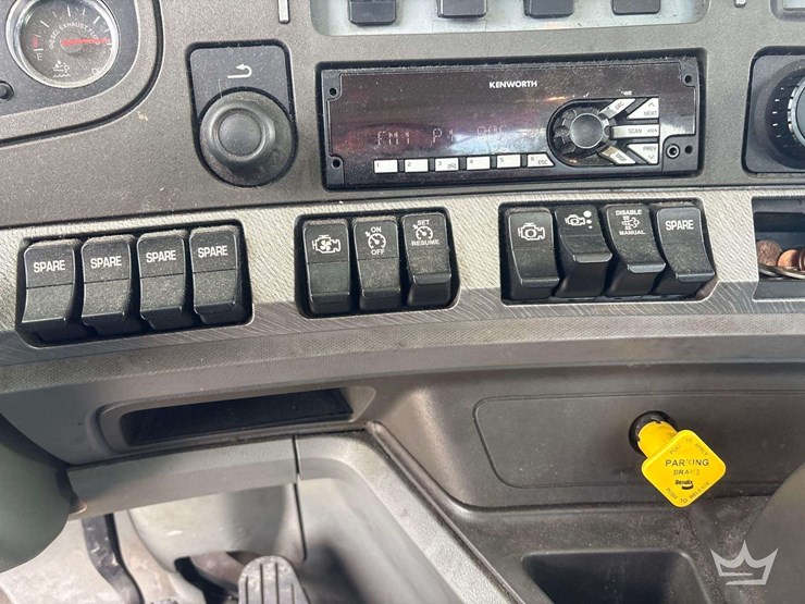 2016-kenworth-t880-image-13