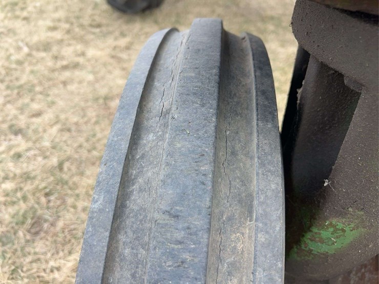 john-deere-520-image-17