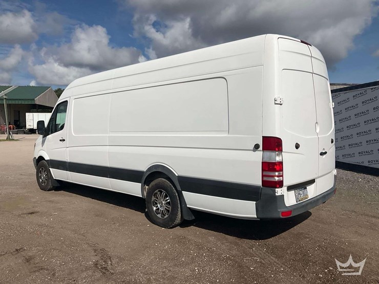2013-mercedes-benz-sprinter-2500-image-4
