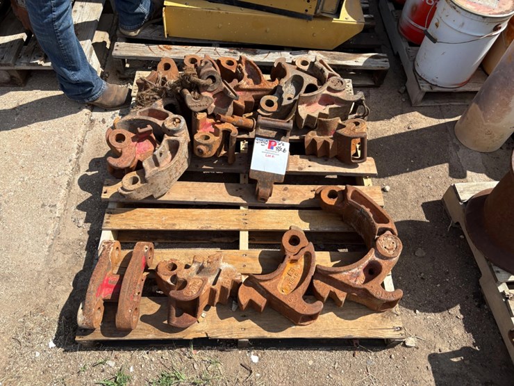 (3)-assorted-manual-tongs-&-pallet-of-tong-jaws-image-3