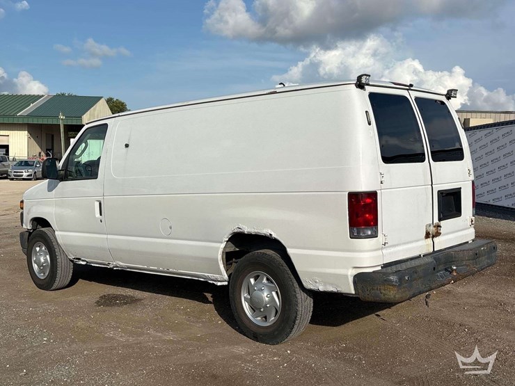 2011-ford-e250-image-4