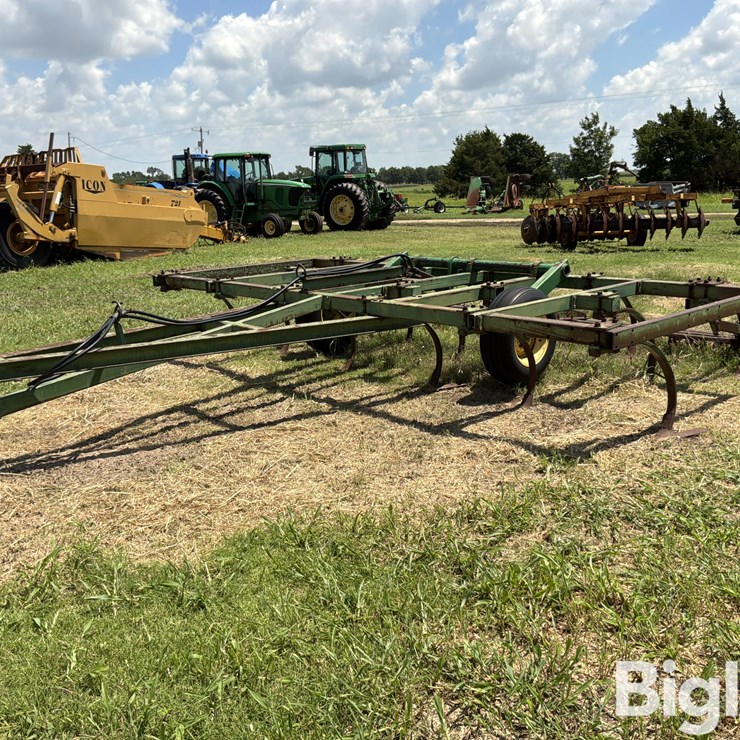 JOHN DEERE E1600