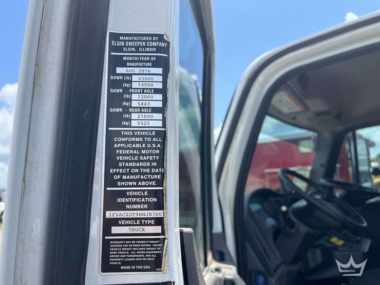 2017-freightliner-m2-106-image-38