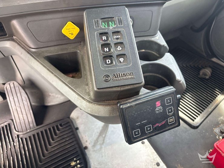 2016-kenworth-t880-image-14