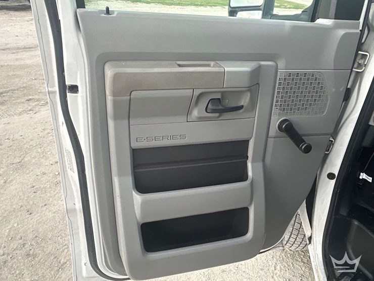 2012-ford-e450-image-15