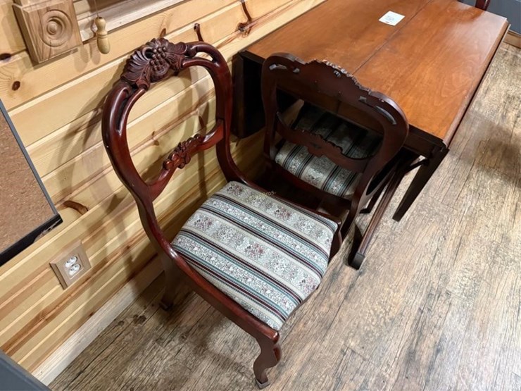 dunkin-5-table-&-chairs-image-4