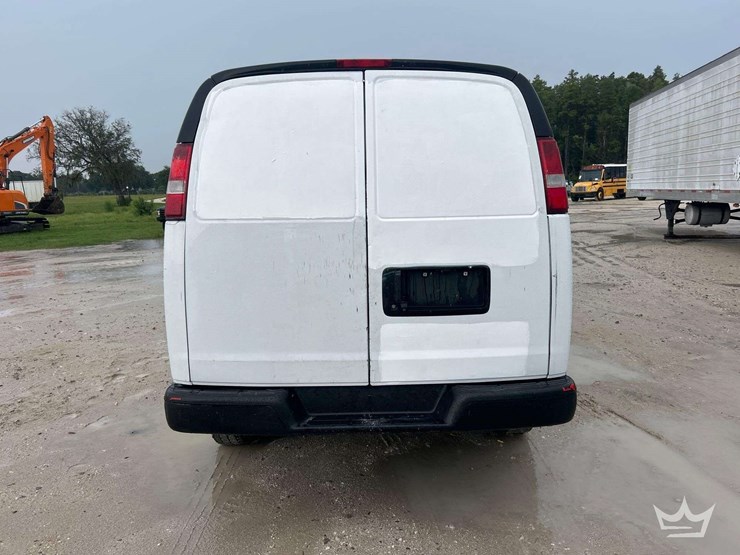 2017-chevrolet-express-2500-image-27