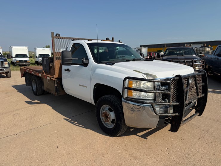 2010-chevrolet-silverado-3500hd-image-3
