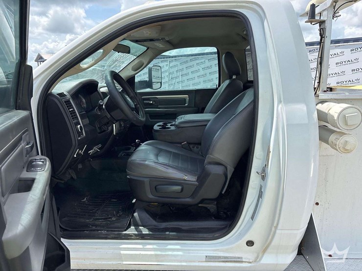 2018-dodge-3500-image-12