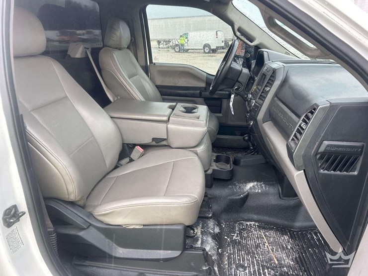 2017-ford-f550-image-21