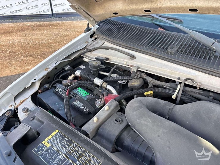 2011-ford-e250-image-8
