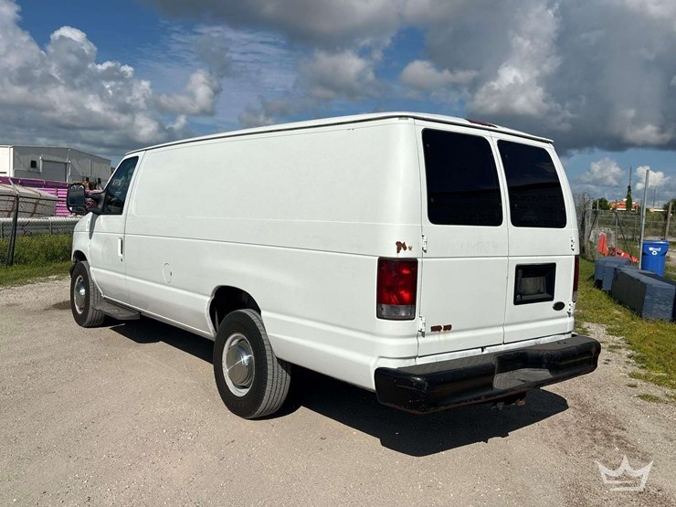 2004-ford-cargo-image-4