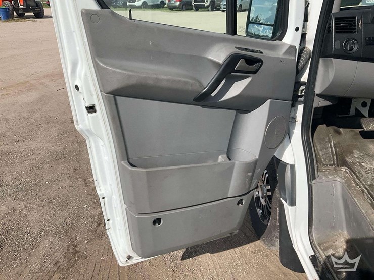 2013-mercedes-benz-sprinter-2500-image-10