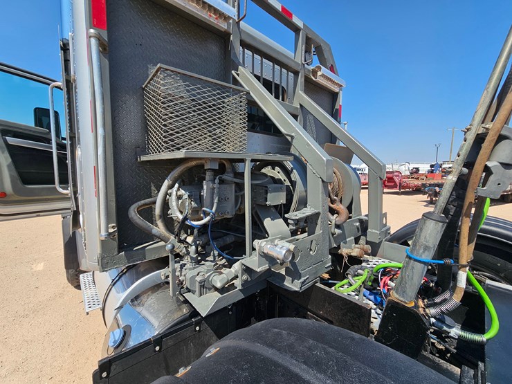 2022-kenworth-t880-image-6