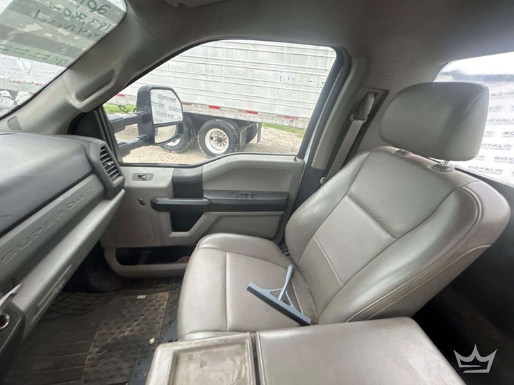 2017-ford-f550-image-21