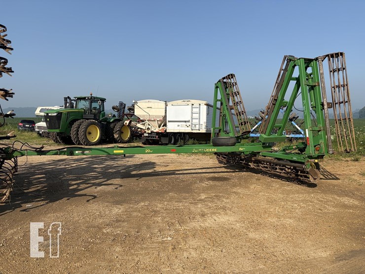 john-deere-200-image-1
