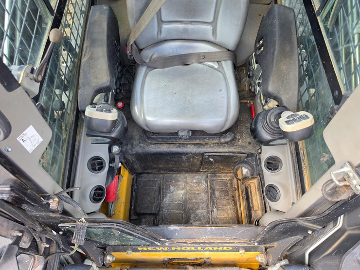 2016-new-holland-c232-image-9