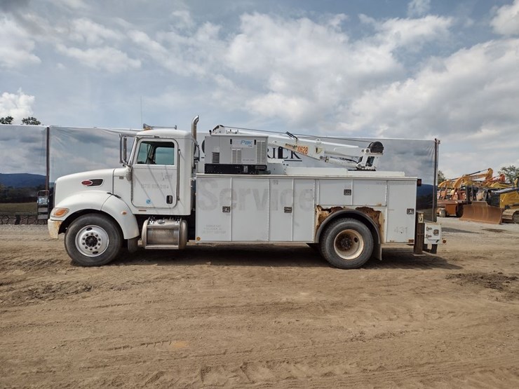 peterbilt-335-image-1