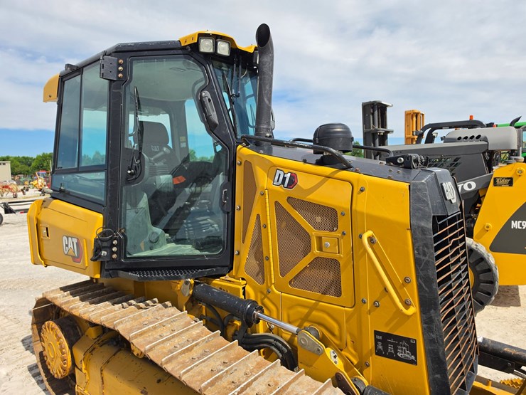 2021-caterpillar-d1-image-7