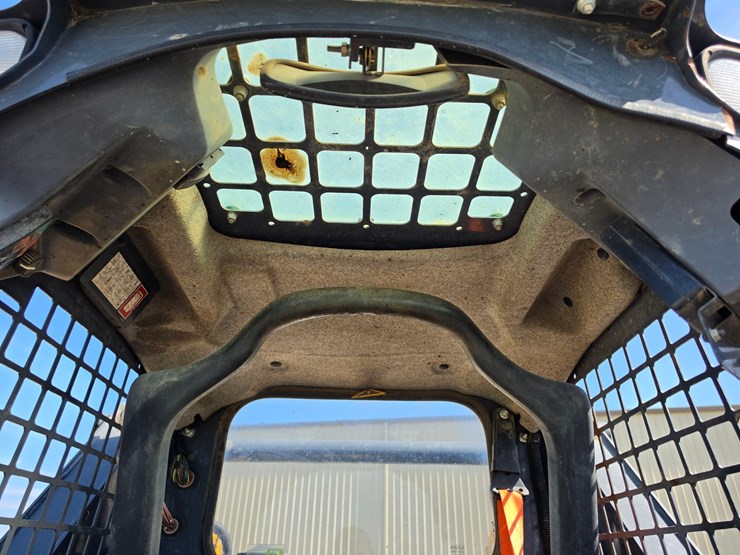 2023-deere-317g-image-8