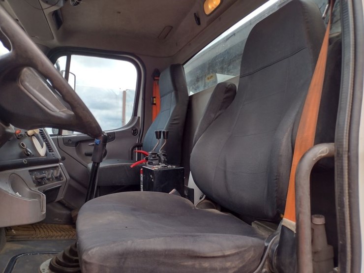 freightliner-114sd-image-13