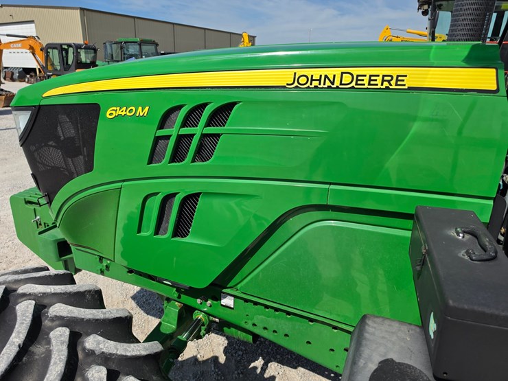 2014-john-deere-6140m-image-4