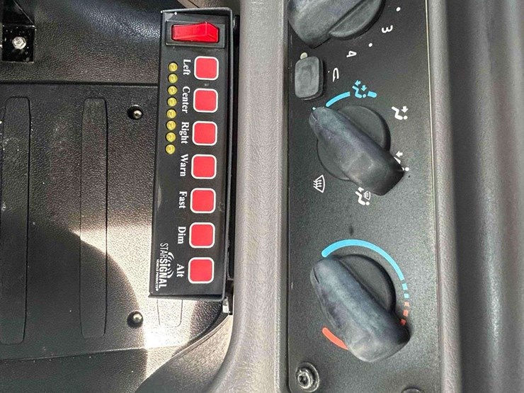 2019-freightliner-m2-106-image-46