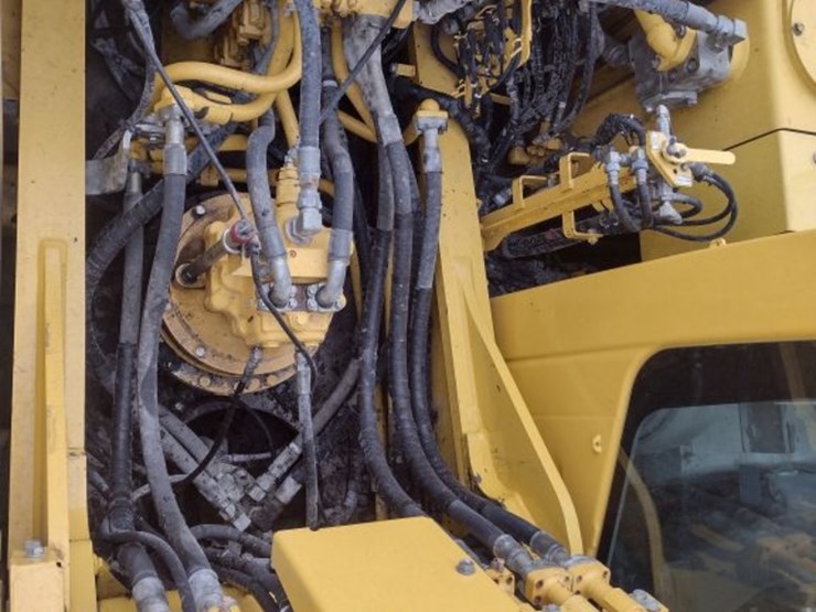 komatsu-pc360-lci-11-image-44
