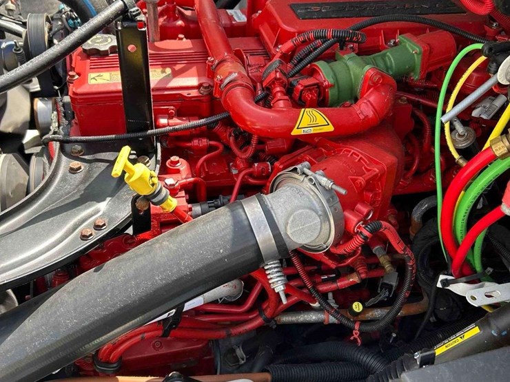 2018-freightliner-m2-106-image-10