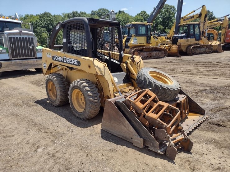 john-deere-240-image-25